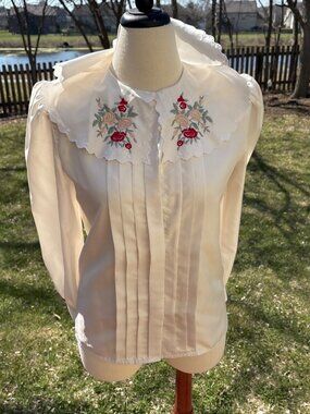 Vintage Ivory Blouse With Floral Embroidered Collar Pleated Front Long Sleeves S